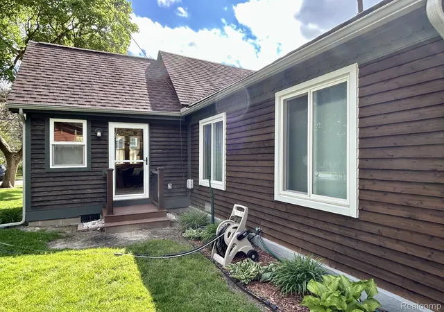 Homes for sale in Howell City Livingston, MI | 516 Clinton W, Howell City Livingston, MI 48843 | MLS# 20261034134