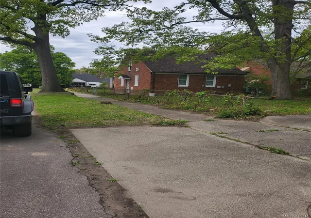 Photo 2 of Single family home for sale at 19400 Sunderland Rd, Detroit, MI 48219 | MLS# 20261034181 | Listing updated on 2026-07-18
