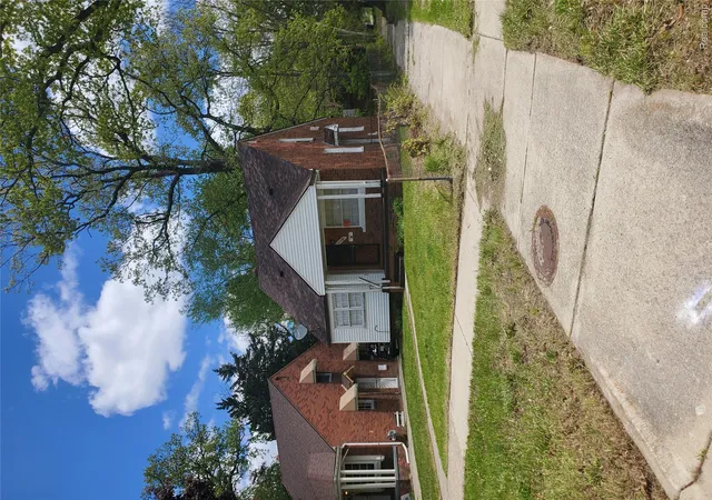 Photo 3 of Single family home for sale at 19400 Sunderland Rd, Detroit, MI 48219 | MLS# 20261034181 | Listing updated on 2026-07-18