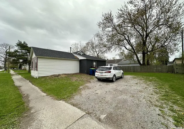 Homes for sale in Bay City City Bay, MI | 400 S Kiesel St, Bay City City Bay, MI 48706 | MLS# 61050207370