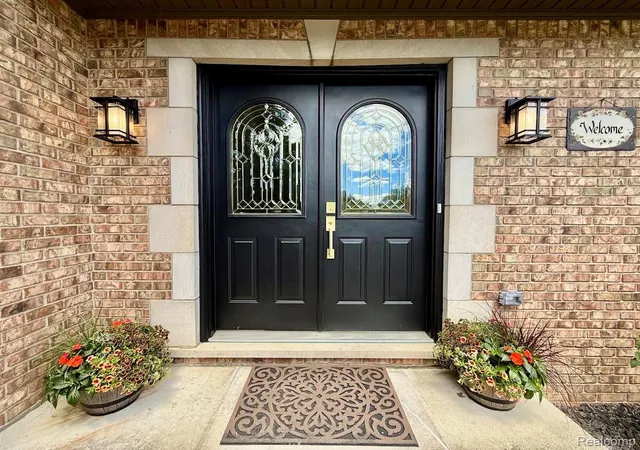 3rd image of 34650 Fairfax Dr, Livonia, MI 48152 | MLS# 20261034297