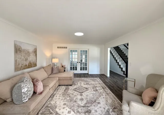 4th image of 34650 Fairfax Dr, Livonia, MI 48152 | MLS# 20261034297