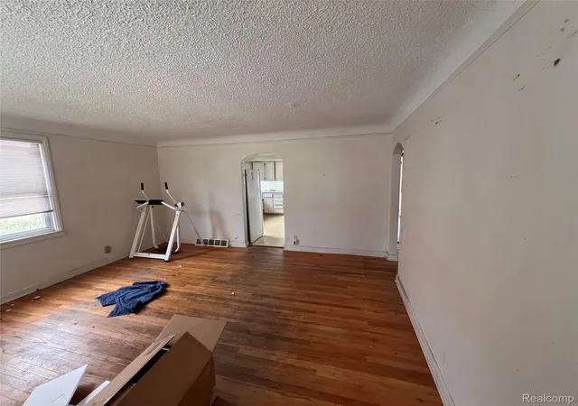 Photo 1 of Sale Pending at 762 Miller Ave, Rochester, MI 48307 | MLS# 20261034359 | Listing updated on 2026-07-07