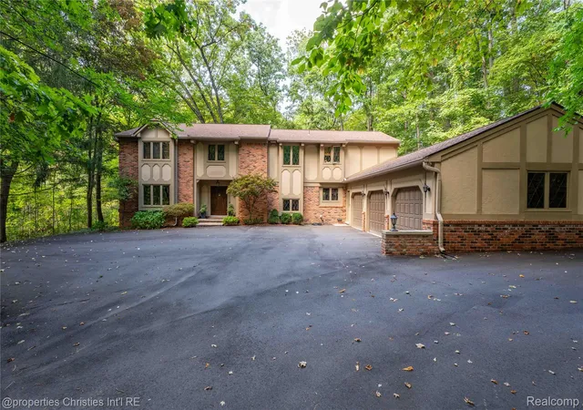 Photo 1 of Single family home for sale at 1100 Bretton Ln, Bloomfield Hills, MI 48304 | MLS# 20261034366 | Listing updated on 2026-08-24