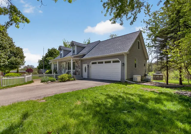 Photo 3 of Single family home for sale at 4359 Springbrook Ln, Jackson, MI 49201 | MLS# 55026021990 | Listing updated on 2026-09-14