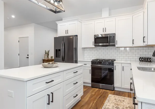 Listing Photo 5 - Condo for sale in building located at 7615 Cole Ln, Midland, MI 48642
