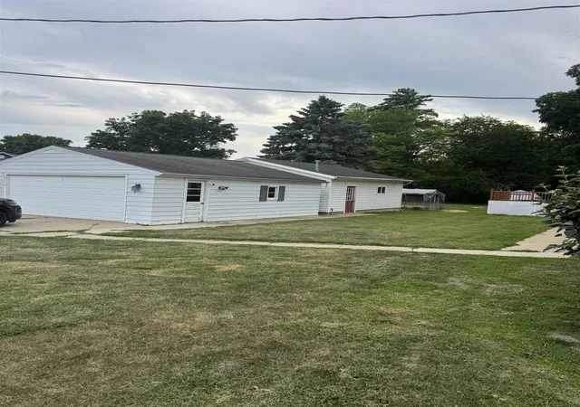 Photo 2 of Single family home for sale at 3715 N M 52 Rd, Owosso, MI 48867 | MLS# 5050207461 | Listing updated on 2026-08-18
