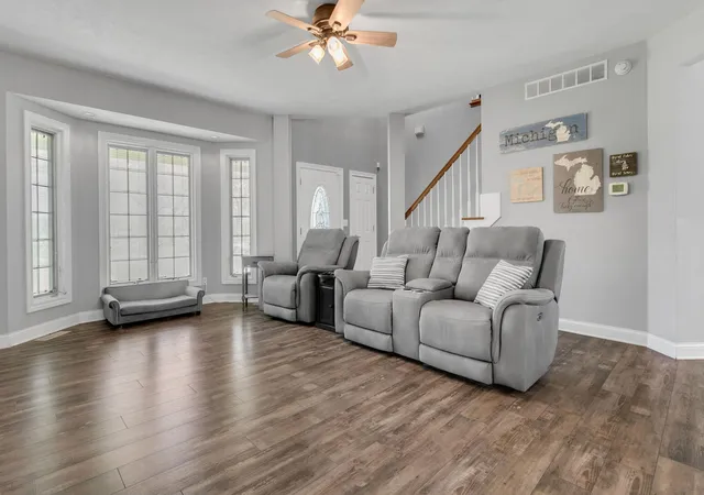 Photo 3 of Single family home for sale at 23099 S Shore Dr, Edwardsburg, MI 49112 | MLS# 69026022026 | Listing updated on 2026-09-03