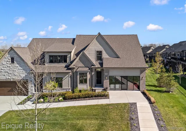 Listing Photo 4 - Condo for sale in building located at 171 E Market St, Oxford, MI 48371