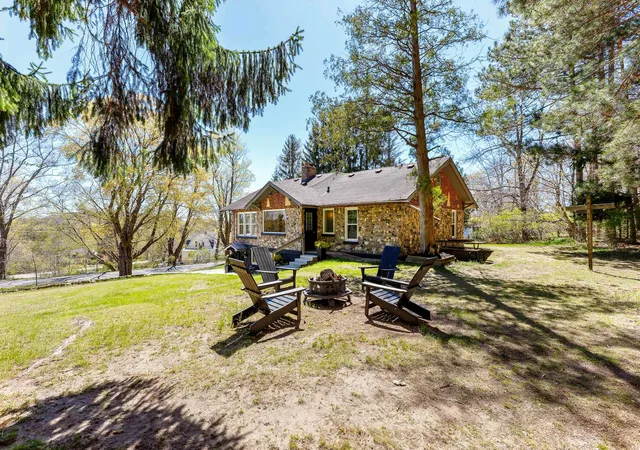 3rd image of 925 Beech St, Frankfort, MI 49635 | MLS# 78080068198