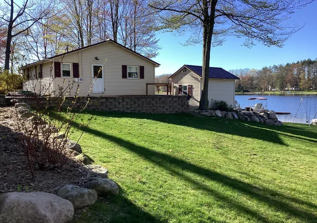 4th image of 302 & 304 Eastland Dr, Rose Lake Township Osceola, MI 49655 | MLS# 81026022188