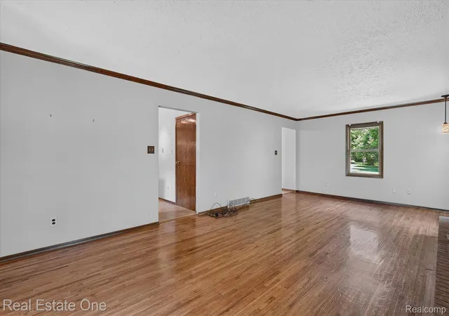 5th image of 6039 Fish Lake Rd, Holly, MI 48442 | MLS# 20261034768