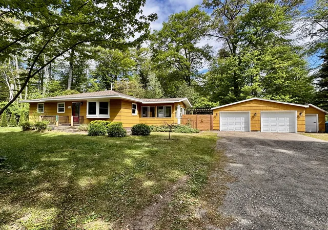 Photo 1 of Single family home for sale at 19105 Glendale Cir, Spring Lake, MI 49456 | MLS# 71026022265 | Listing updated on 2026-07-17