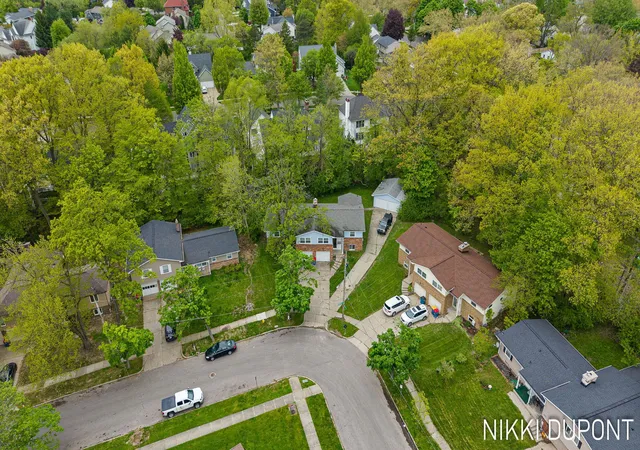 Homes for sale in Grand Rapids, MI | 2417-2419 Edgewood Ave Se, Grand Rapids, MI 49546 | MLS# 65026022267