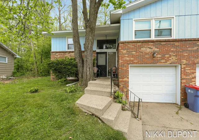 Homes for sale in Grand Rapids, MI | 2417-2419 Edgewood Ave Se, Grand Rapids, MI 49546 | MLS# 65026022267