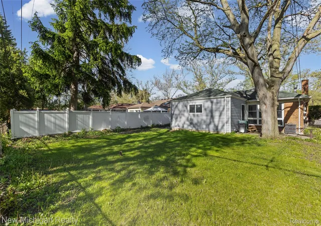 Photo 3 of Single family home for sale at 21901 Harding St, Oak Park, MI 48237 | MLS# 20261034904 | Listing updated on 2026-09-16