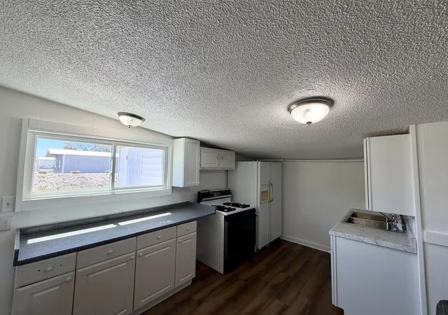 Photo 4 of Single family home for sale at 3261 Whitehall Rd, Muskegon, MI 49445 | MLS# 71026022445 | Listing updated on 2026-08-26