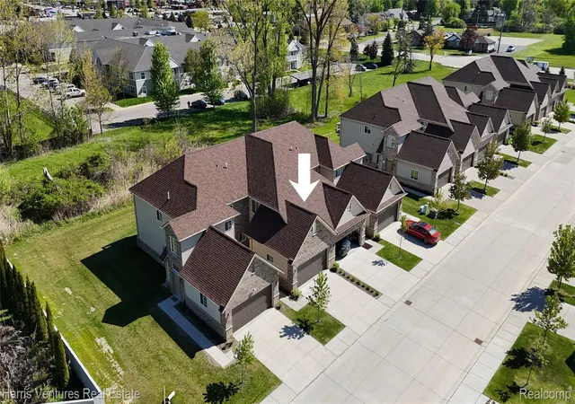 Listing Photo 5 - Condo for sale in building located at 16605 Savor Ln, Clinton Township, MI 48035