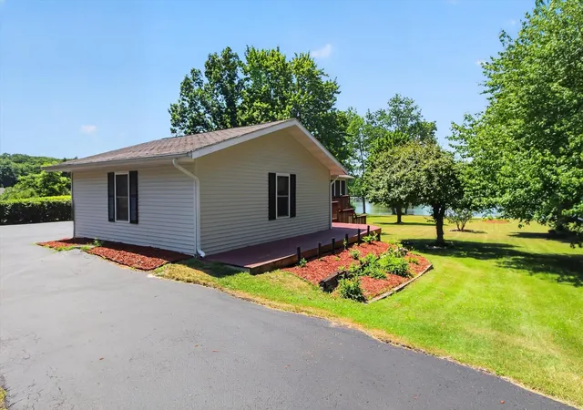 2nd image of 1132 Clubhouse Dr, Weidman, MI 48893 | MLS# 79080068253