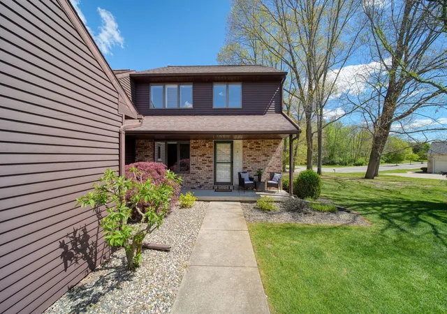 Listing Photo 5 - Condo for sale in building located at 1819 Wedgefield, Jackson, MI 49201