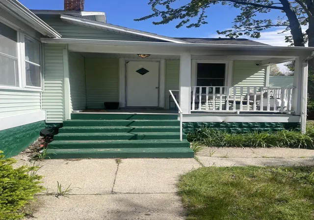 Homes for sale in Muskegon, MI | 672 E Isabella Ave, Muskegon, MI 49442 | MLS# 71026022658