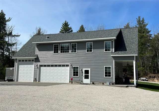Photo 3 of Single family home for sale at 251 S Lake Michigan Rd, Gulliver, MI 49840 | MLS# 20261035290 | Listing updated on 2026-09-13