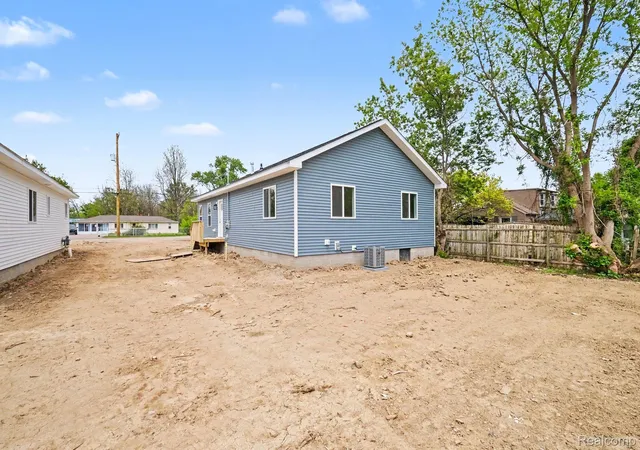 Homes for sale in Burton City Genesee, MI | 6056 Pearl St, Burton City Genesee, MI 48509 | MLS# 20261035311
