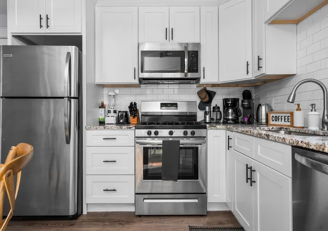 4th image of 922 E Front St, Traverse City, MI 49686