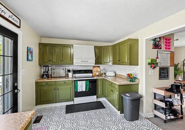 Photo 4 of Single family home for sale at 576 S Main St, Adrian, MI 49221 | MLS# 81026022740 | Listing updated on 2026-05-23