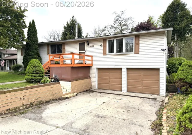 Photo 1 of Sale Pending at 1004 Pelham Blvd, Waterford, MI 48328 | MLS# 20261035383 | Listing updated on 2026-07-07