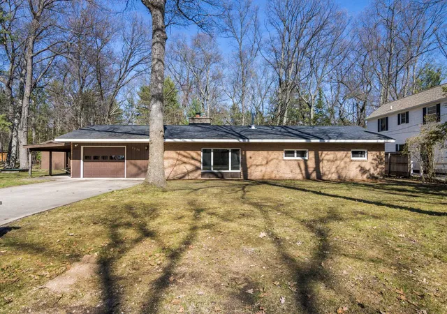 Photo 1 of Single family home for sale at 7736 Nw Ladd Dr, Rapid City, MI 49676 | MLS# 78080068325 | Listing updated on 2026-07-19