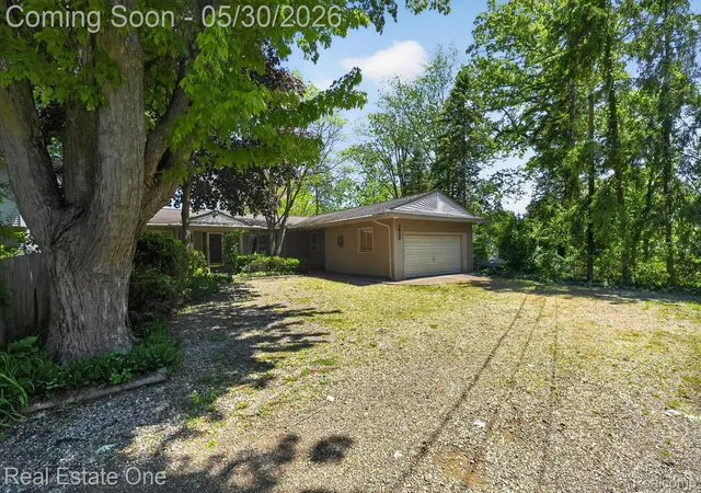 Photo 2 of Single family home for sale at 3920 Wint Rd, Commerce Township, MI 48382 | MLS# 20261035392 | Listing updated on 2026-08-31