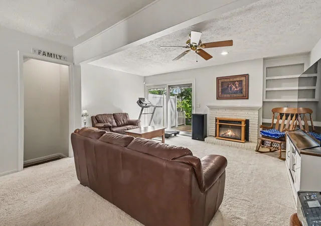 Listing Photo 5 - Condo for sale in building located at 7117 Medallion Dr, Lansing, MI 48917
