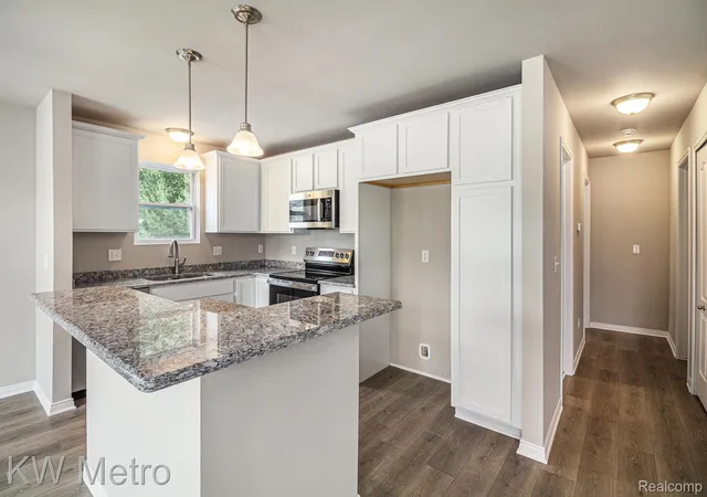 4th image of 235 Whispering Pines Dr #14, Fenton, MI 48430 | MLS# 20261035461