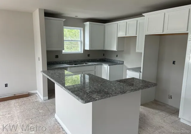 5th image of 235 Whispering Pines Dr #14, Fenton, MI 48430 | MLS# 20261035461