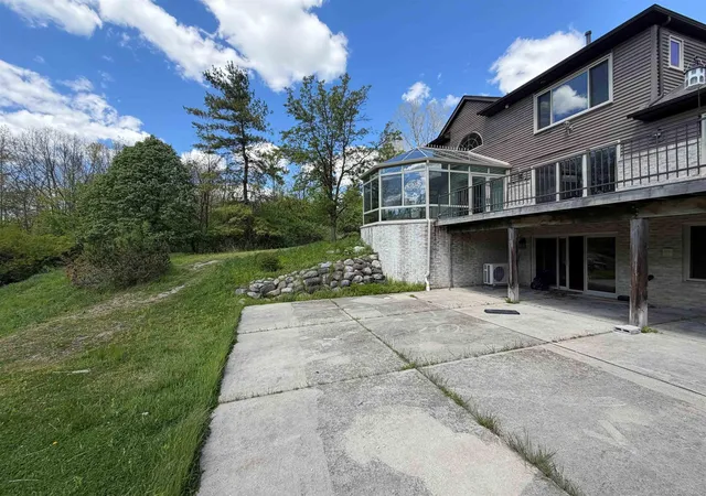 3rd image of 21707 Lilac Ln, Southfield, MI 48033 | MLS# 58050207890