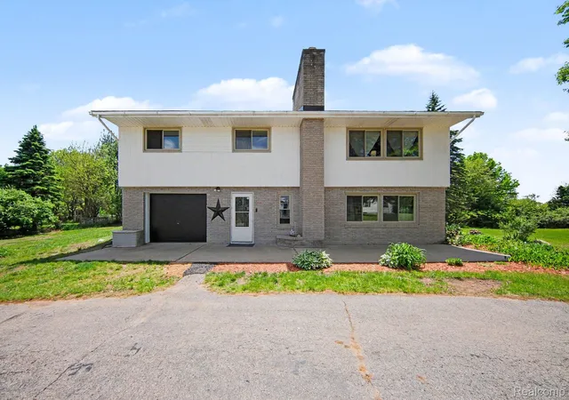 Photo 1 of Sale Pending at 119 Diversy Dr, Brooklyn, MI 49230 | MLS# 20261035518 | Listing updated on 2026-07-28
