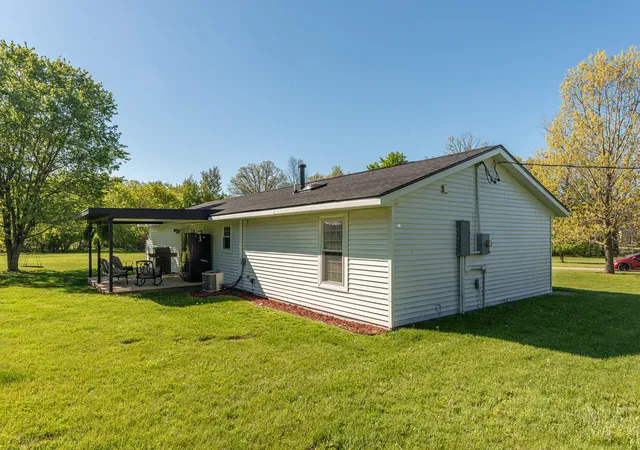 Photo 3 of Single family home for sale at 12199 N Meridian Rd, Pleasant Lake, MI 49272 | MLS# 81026022942 | Listing updated on 2026-07-20