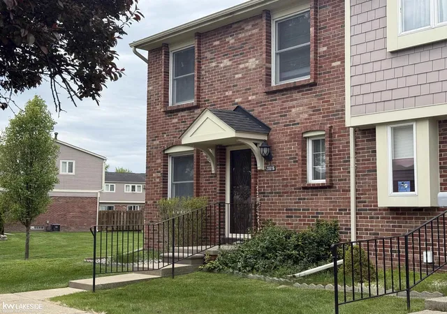 Homes for sale in Clinton Township, MI | 20016 N Great Oaks Circle Circle, Clinton Township, MI 48036 | MLS# 58050207903
