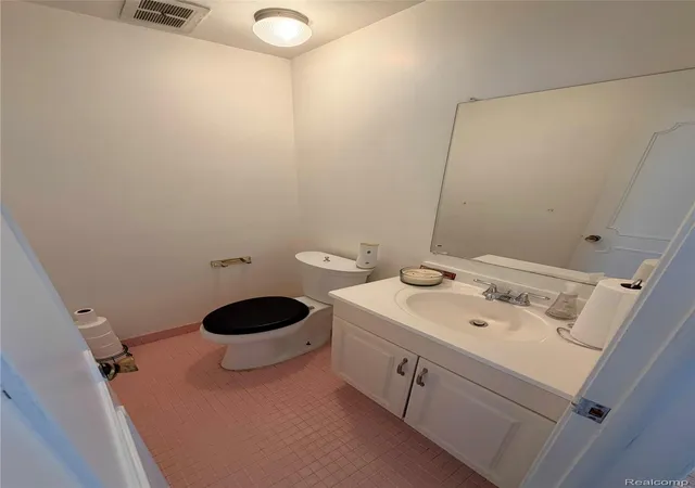 Photo 3 of Single family home for sale at 24660 Manistee St, Oak Park, MI 48237 | MLS# 20261035600 | Listing updated on 2026-07-06