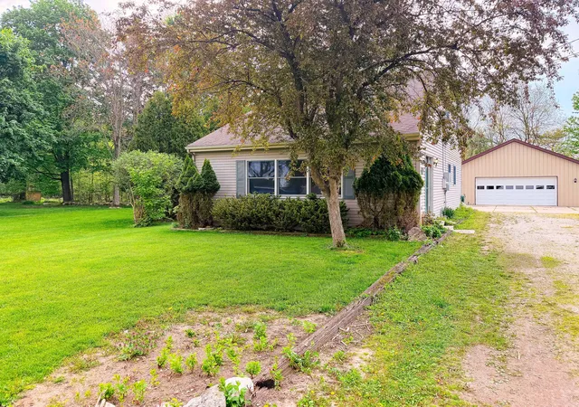 2nd image of 5175 Pleasant Valley Rd, Manitou Beach, MI 49253 | MLS# 81026022999