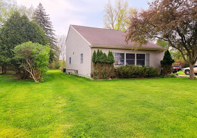 3rd image of 5175 Pleasant Valley Rd, Manitou Beach, MI 49253 | MLS# 81026022999