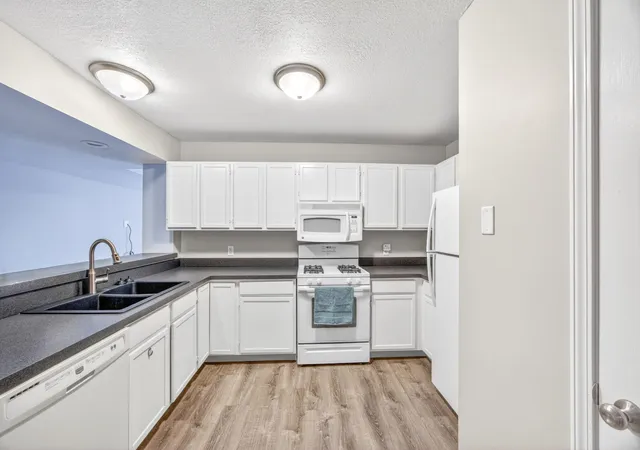 Listing Photo 2 - Condo for sale in building located at 1606 Winter Creek Ct, Greenville, MI 48838