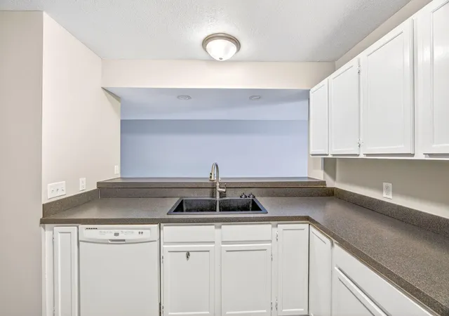 Listing Photo 4 - Condo for sale in building located at 1606 Winter Creek Ct, Greenville, MI 48838