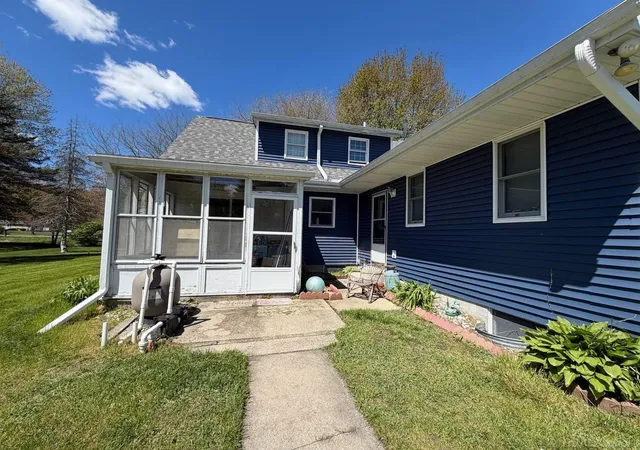 4th image of 2206 N 5 Mile Rd, Midland, MI 48642 | MLS# 58050207949