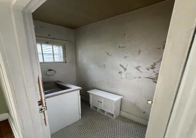 Photo 3 of Single family home for sale at 425 Rosewood Ave SE, Grand Rapids, MI 49506 | MLS# 67026023054 | Listing updated on 2026-10-22