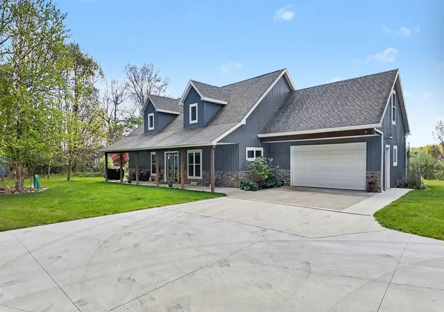 Photo 3 of Single family home for sale at 7572 Tucker Ln, Jackson, MI 49201 | MLS# 55026023064 | Listing updated on 2026-09-30