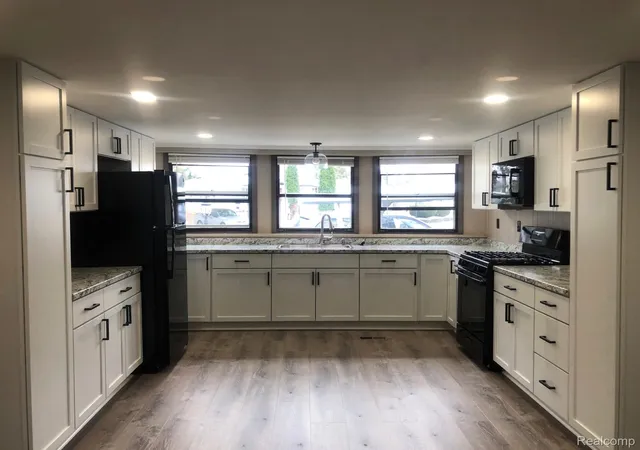 Photo 3 of Single family home for sale at 612 Holly Ct, Jonesville, MI 49250 | MLS# 20261035734 | Listing updated on 2026-07-06