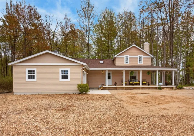 2nd image of 6811 116th Ave, Fennville, MI 49408 | MLS# 69026023086