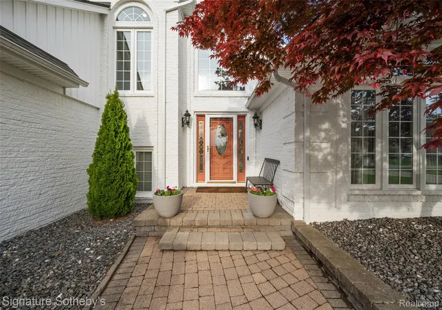 Photo 3 of Single family home for sale at 42280 Locklin Dr, Sterling Heights, MI 48314 | MLS# 20261035789 | Listing updated on 2026-09-17